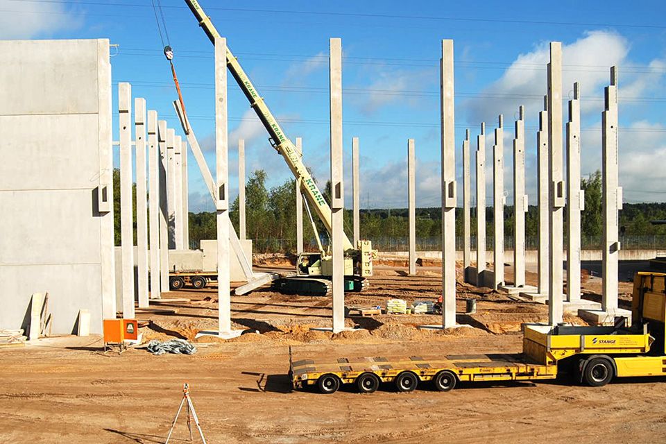 Baustelle eines Gewerbebau-Projektes im Rohbau