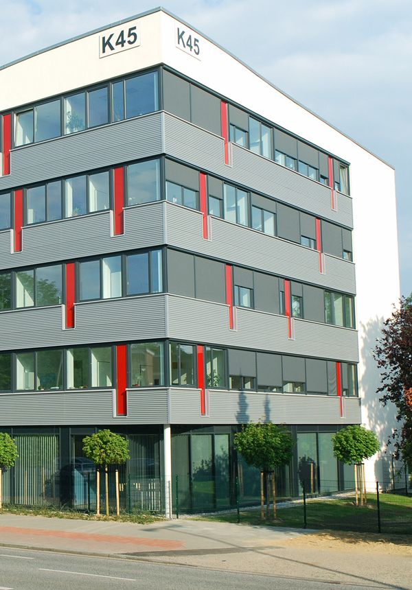 Bürogebäude mit Photovoltaik Anlage