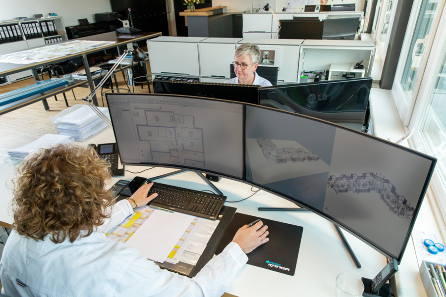 Büro mit modernem Planungsstab des Generalübernehmers