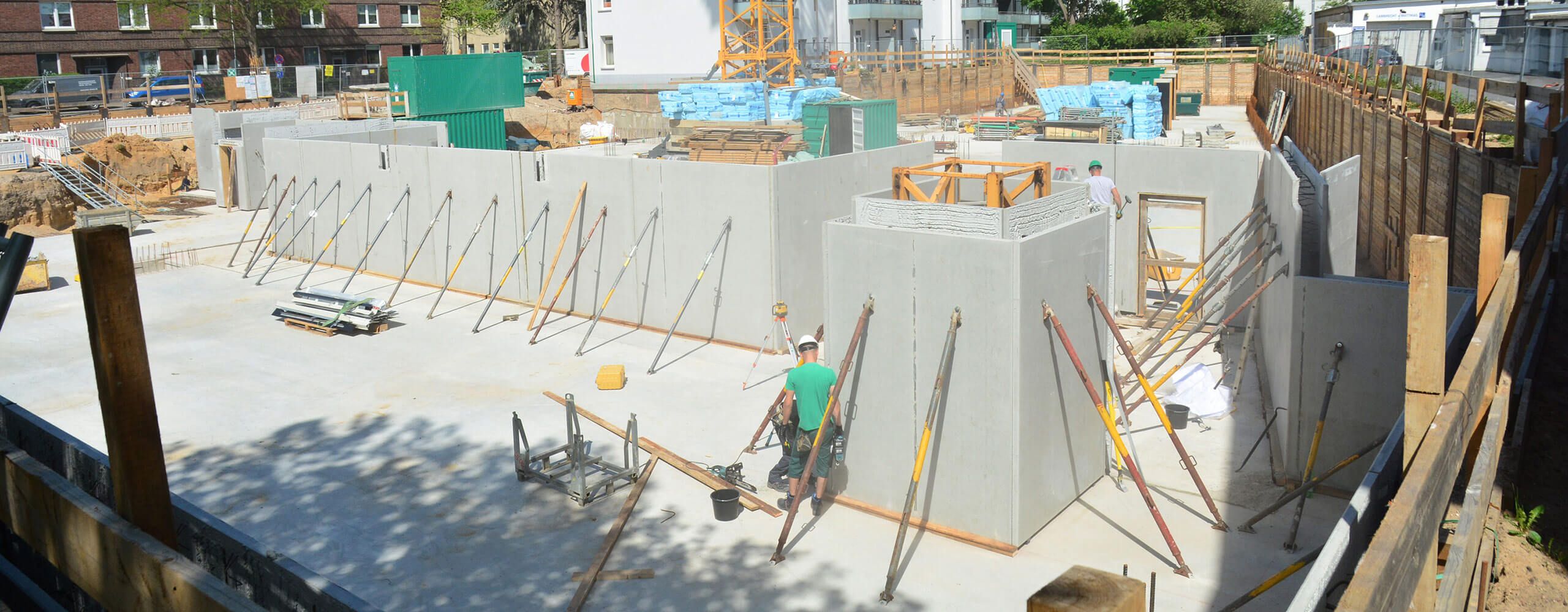 Systembau Baustelle mit Betonfertigteilen